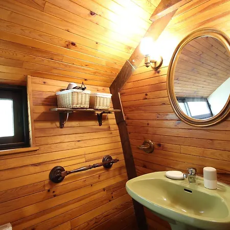 Chalet Au Mont-dore, 3 Chambres, Terrasse Et Parking, 8 Couchages - Fr-1-415-208